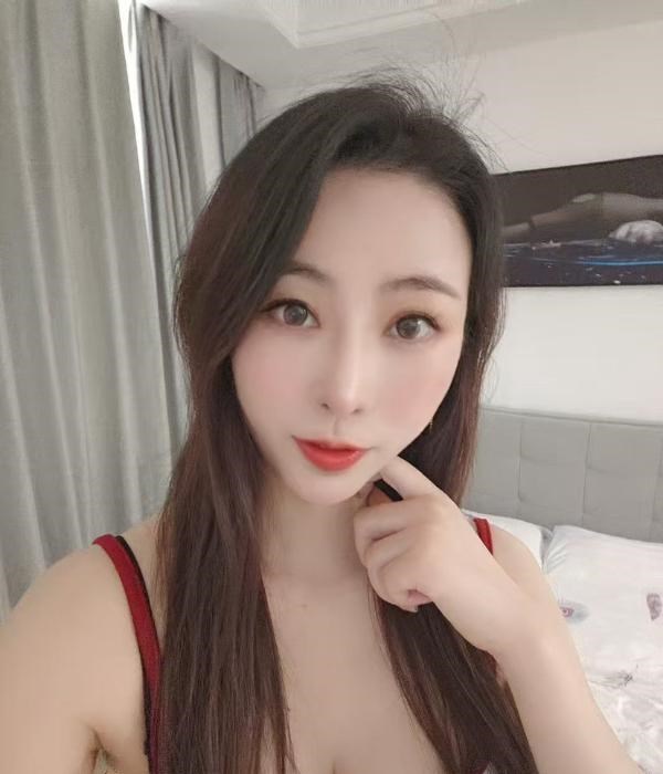 雨花大胸小姐姐