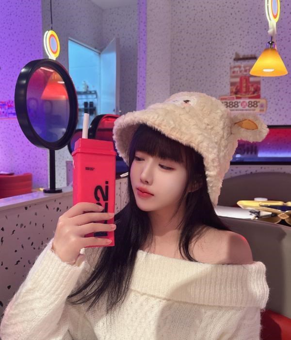 精致漂亮性感小女友