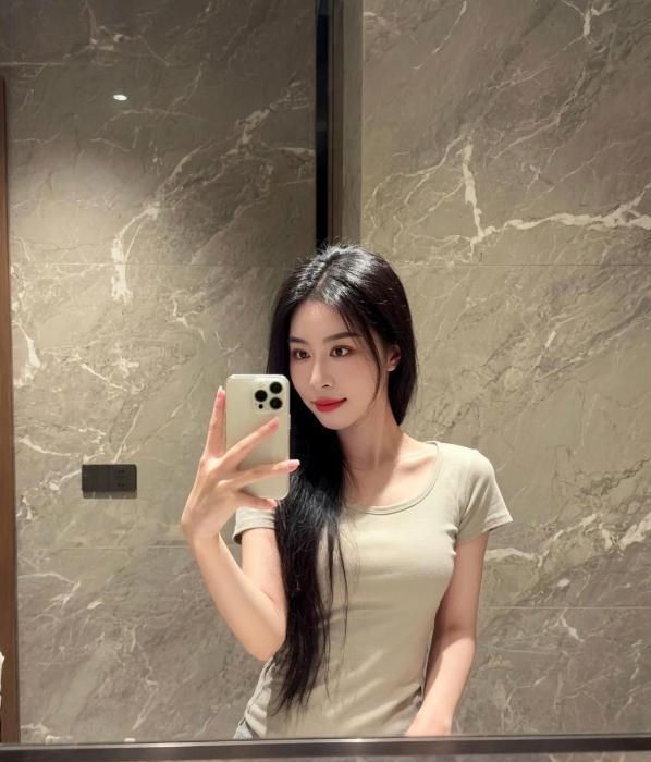 徐东蜜桃臀小姐姐