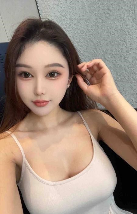 潘家园风骚小少妇