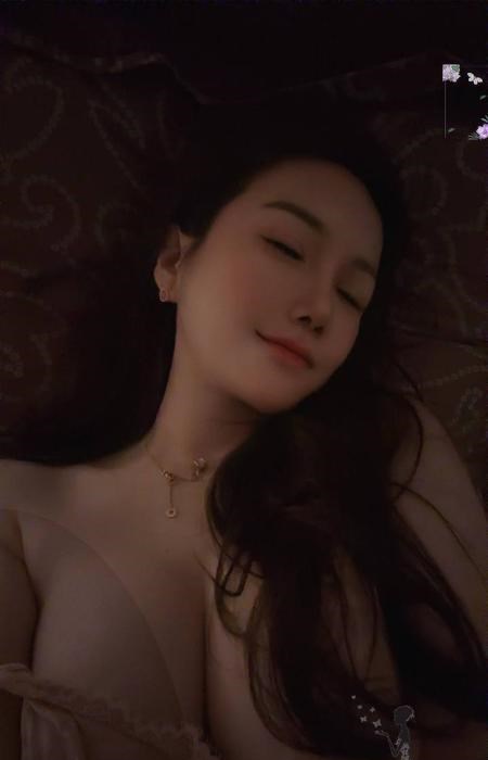 混血颜值性感御姐范