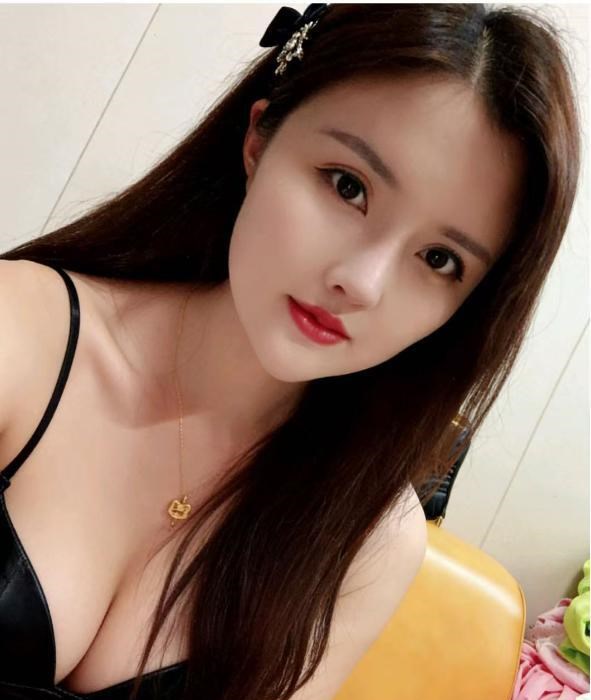 颜值女友李一桐