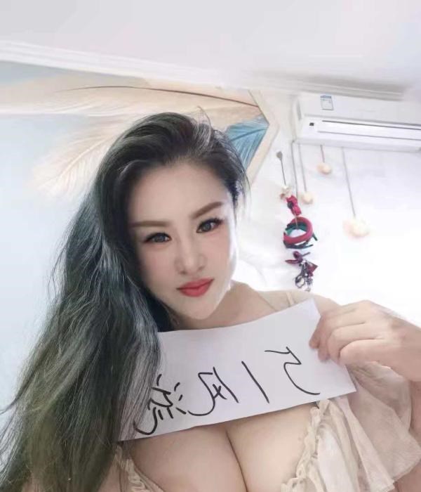 E乳肥臀巨骚少妇
