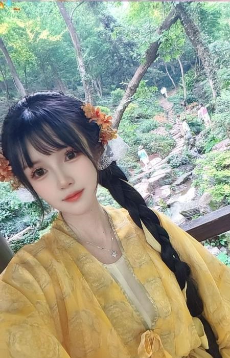栖霞高挑甜妹