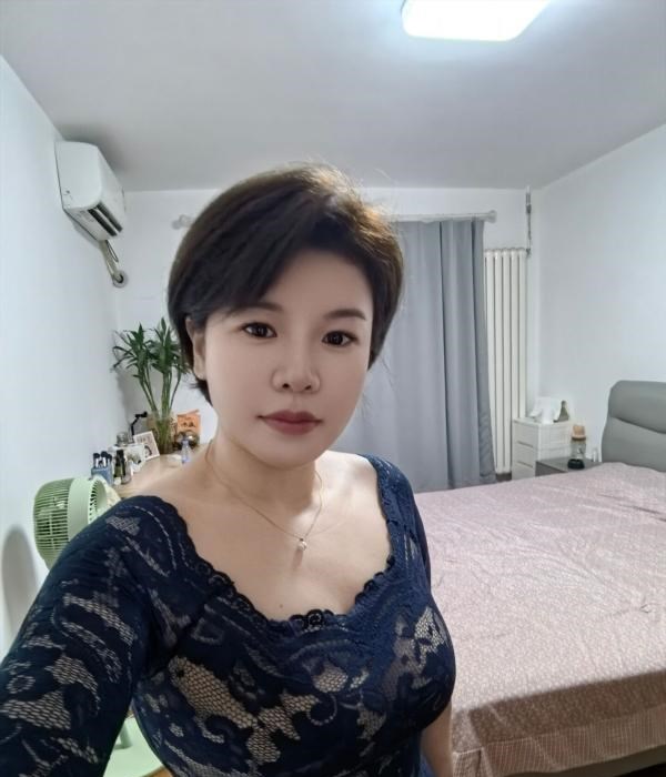 平乐园附近的美少妇