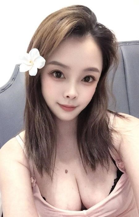 吴中肤白蜜桃臀骚货