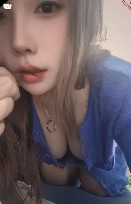 江岸肥臀骚货妞妞
