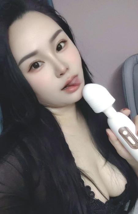 二刷熟女性感大白奶