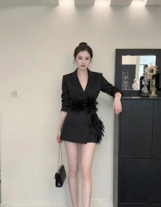 极品长腿大胸美女 图片 2