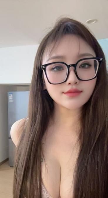 大奶易高潮小甜甜