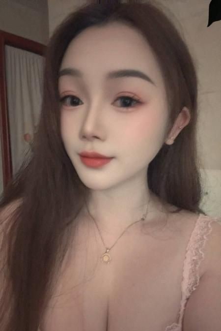 湖里长腿足交小甜心