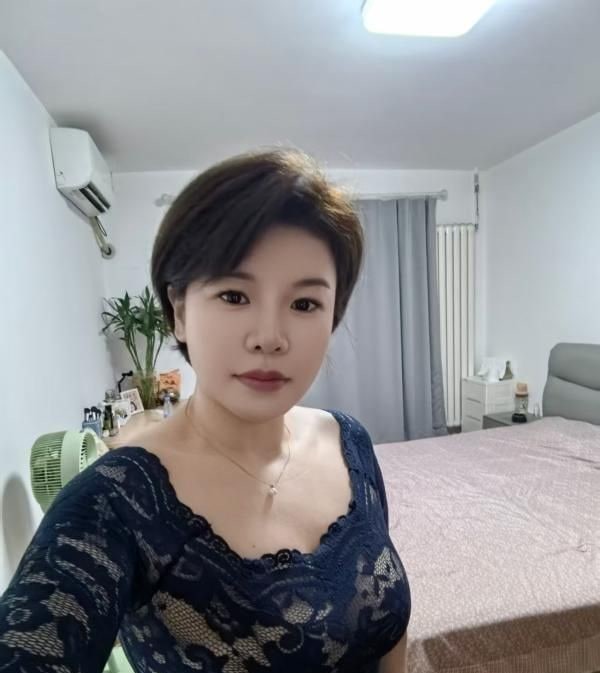 平乐园风骚韵味少妇