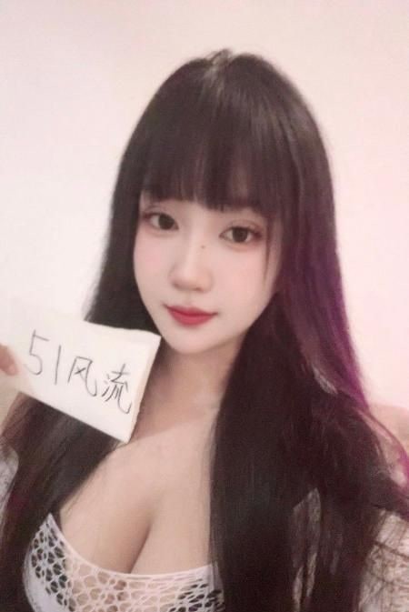 E杯丰满美人