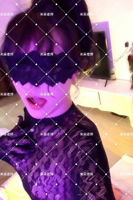 大胸蜜桃臀米朵老师