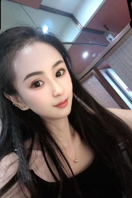 腰细臀圆的小骚逼
