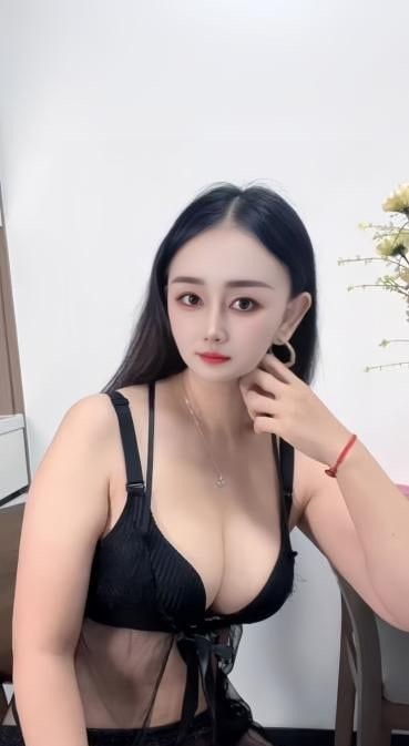 上城大胸妹子小七