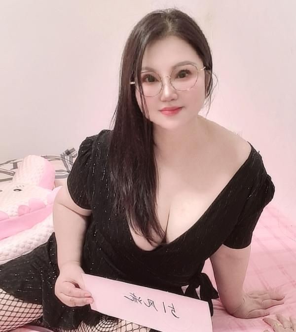 白云丰胸肥臀少妇 图片 3