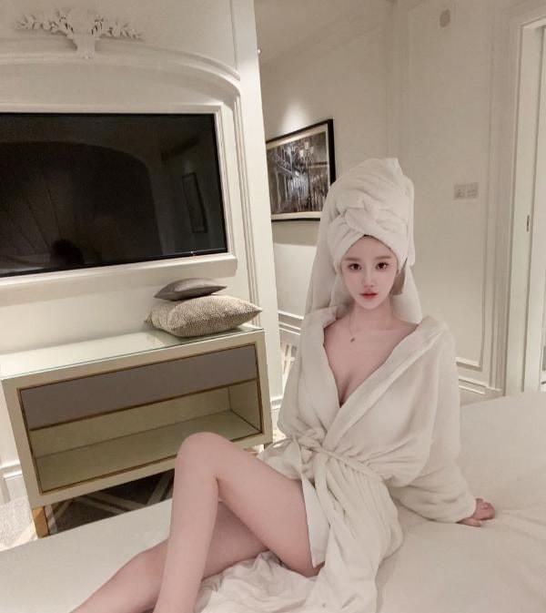 南山温柔性感美臀老师 图片 4