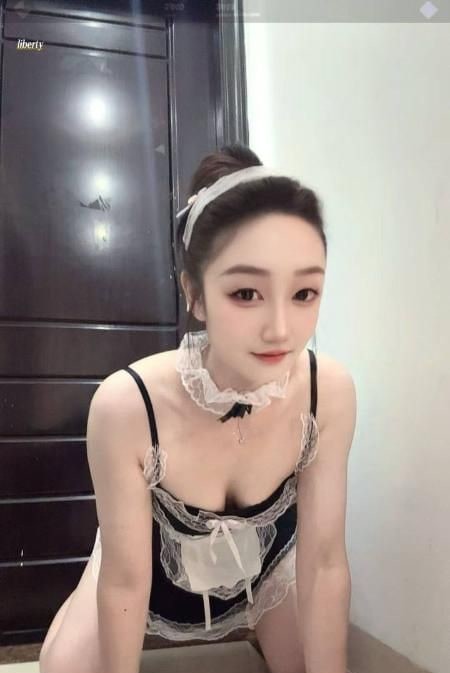 身材比例好颜值小怡