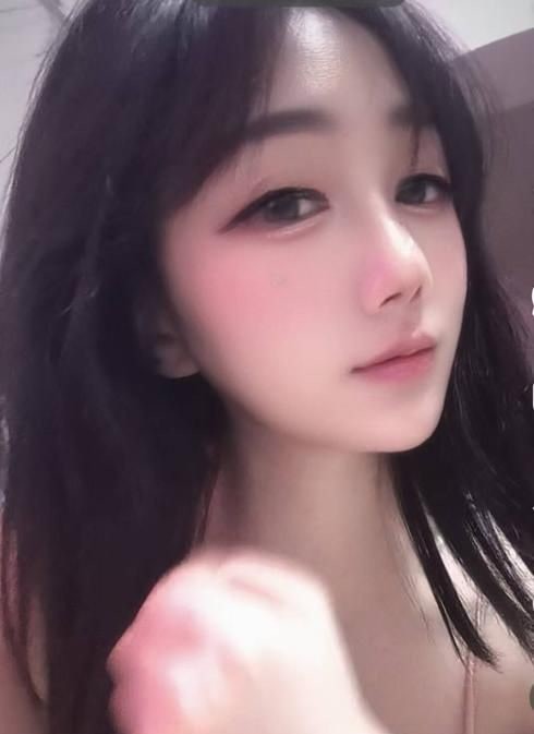 肤白S形小柳岩