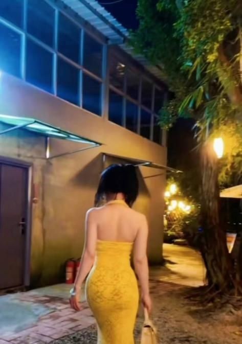 肤白S形小柳岩 图片 4