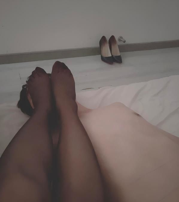 黑丝SM女王足交诱惑 图片 3