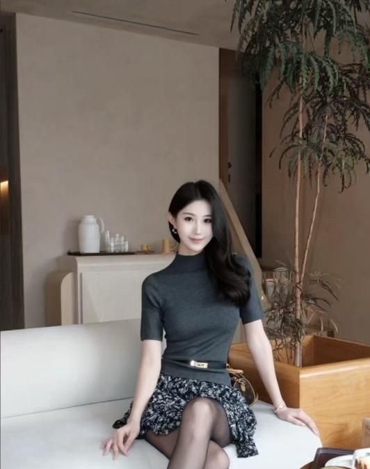 中项口爆服务系美女 图片 2