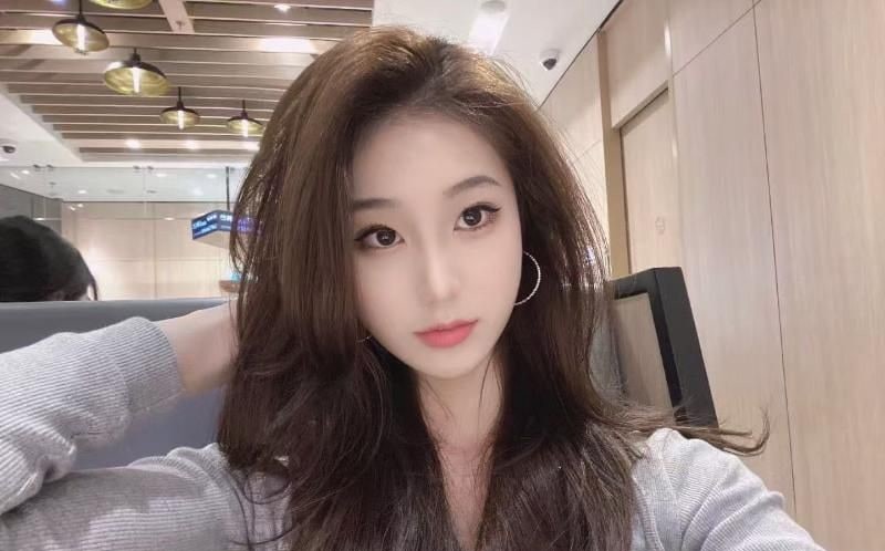 中项口爆服务系美女 图片 3