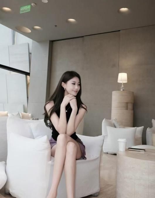 中项口爆服务系美女 图片 4
